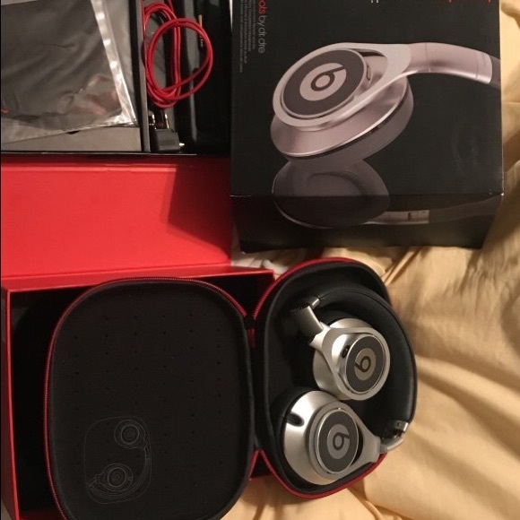 Beats Executive - Picture 3 of 4